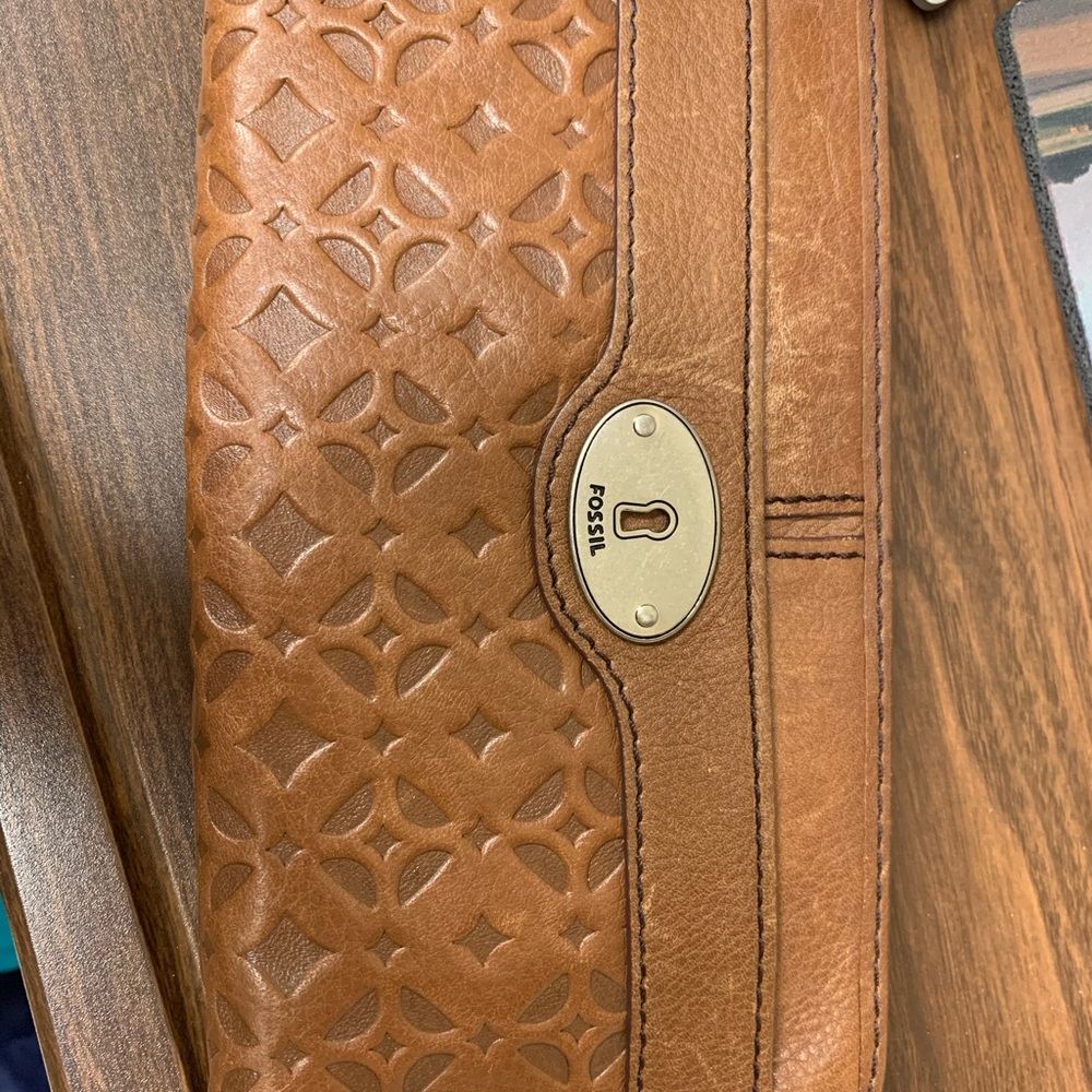 Fossil keyper zip around wallet.